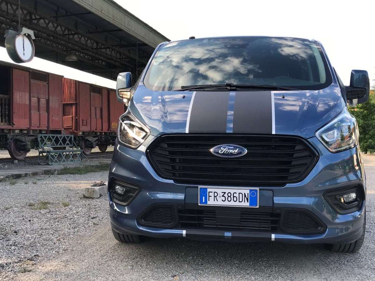 Ford Tourneo Custom 2018 allestimento Sport