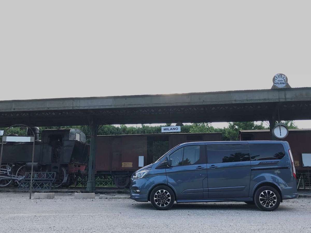 Ford Tourneo Custom 2018 dimensioni e bagagliaio