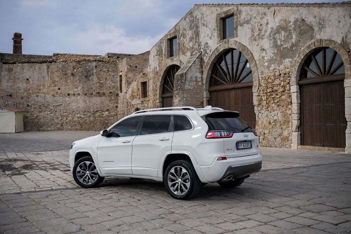 Jeep Cherokee 2019 Overland