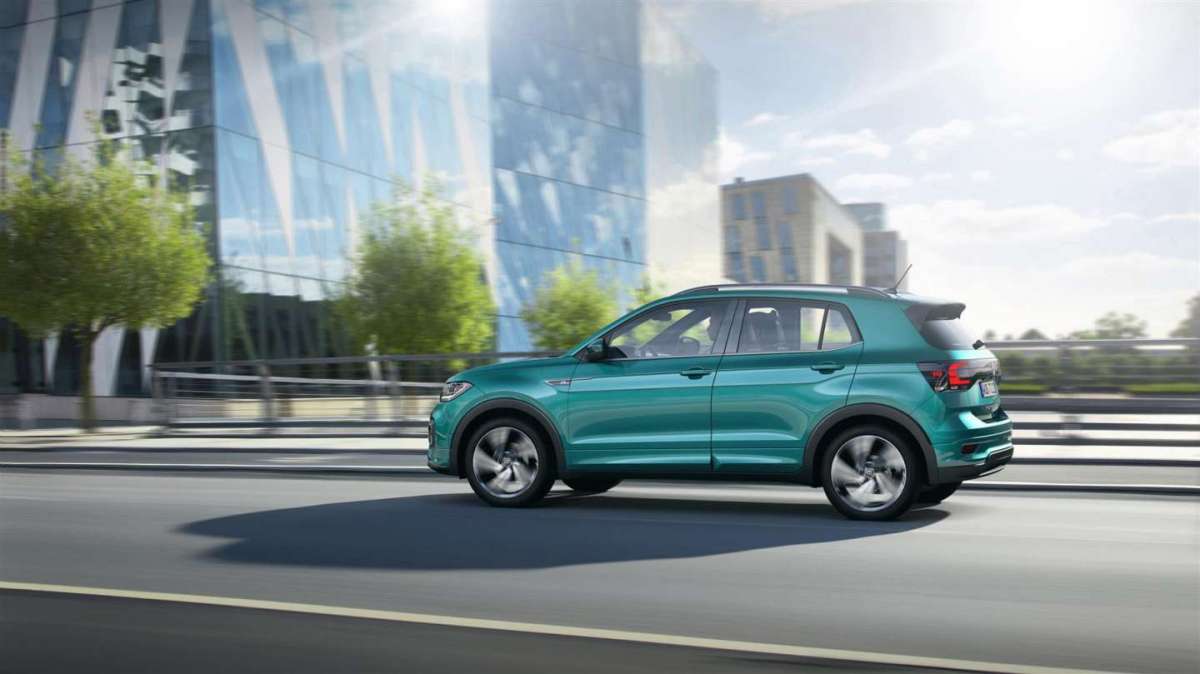 Volkswagen T-Cross di profilo