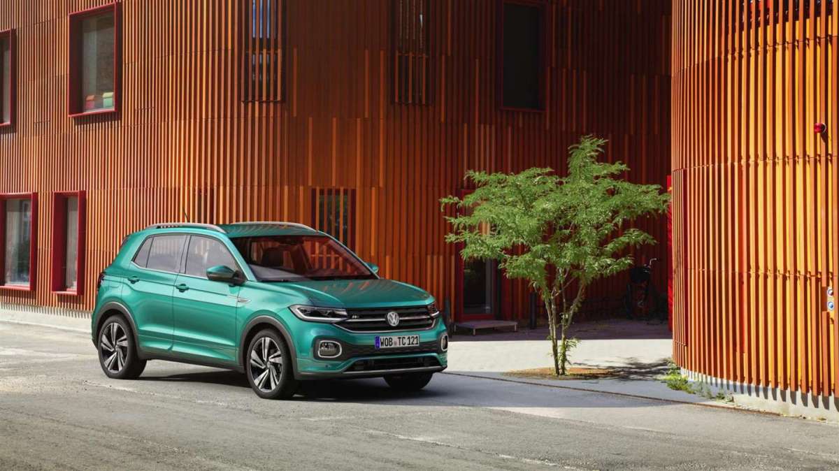 Volkswagen T-Cross tre quarti anteriore