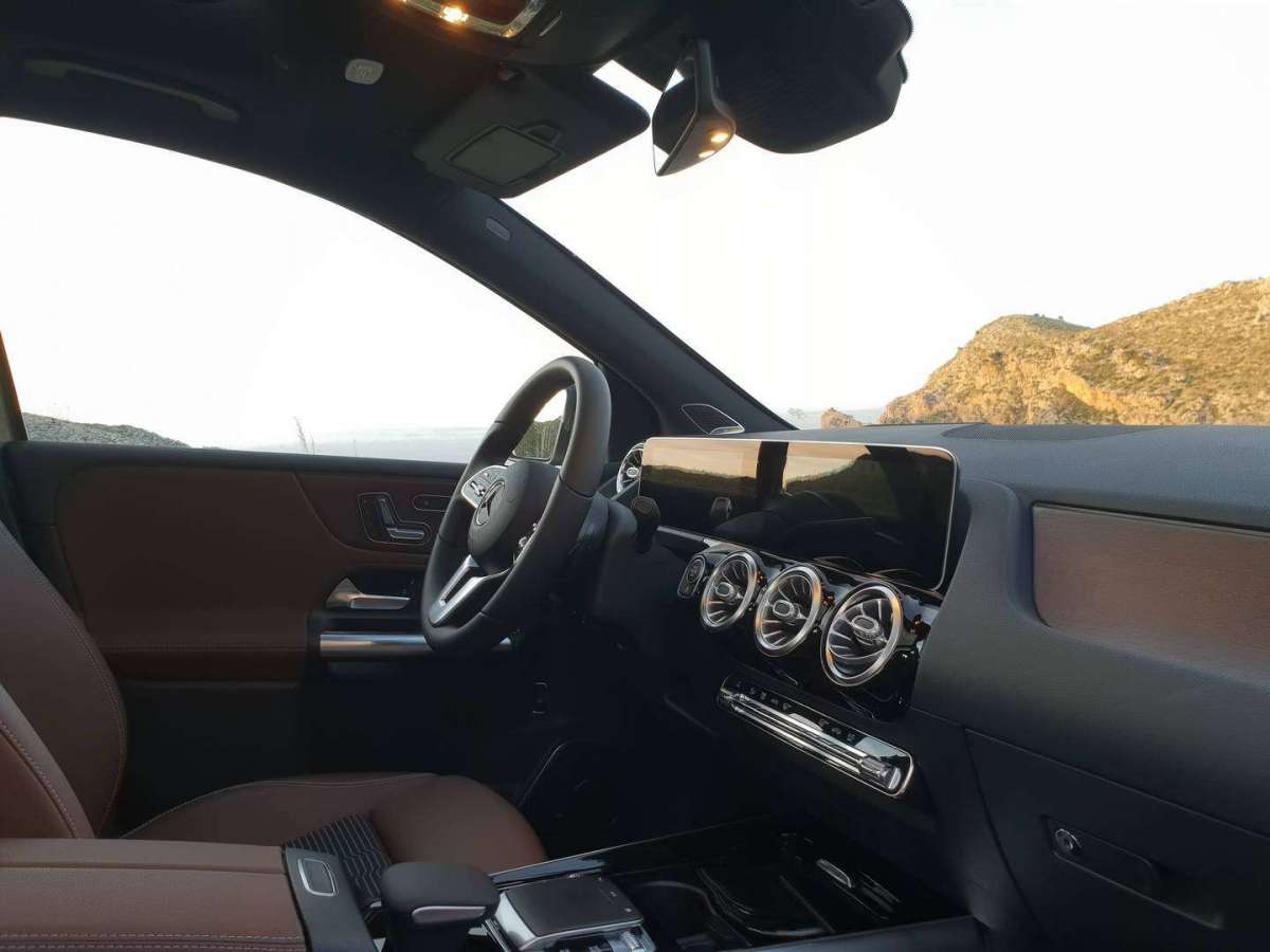 Mercedes Classe B abitacolo