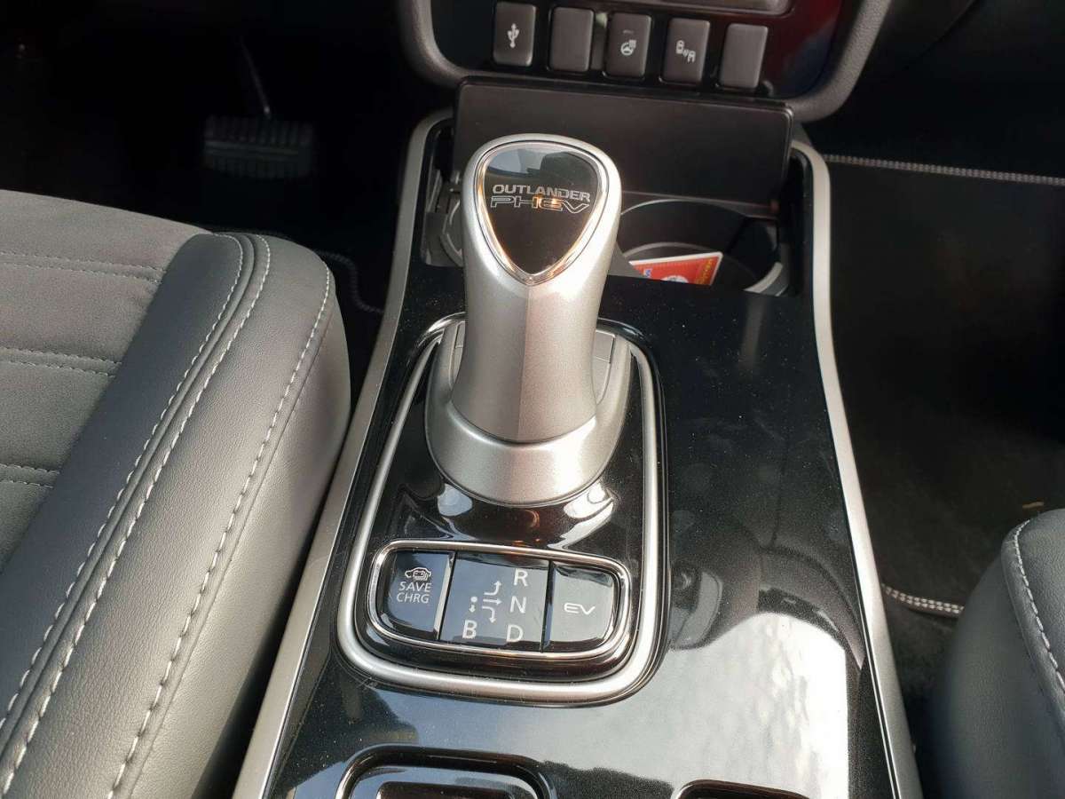 Mitsubishi Outlander PHEV 2019 cabio