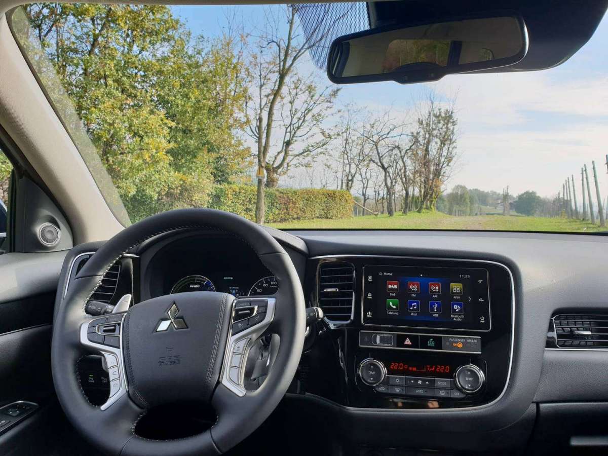 Mitsubishi Outlander PHEV 2019 interni