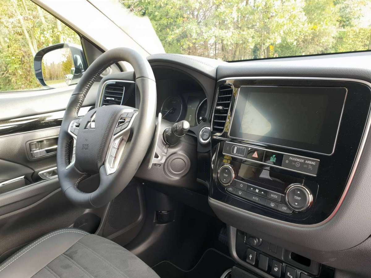 Mitsubishi Outlander PHEV 2019 plancia