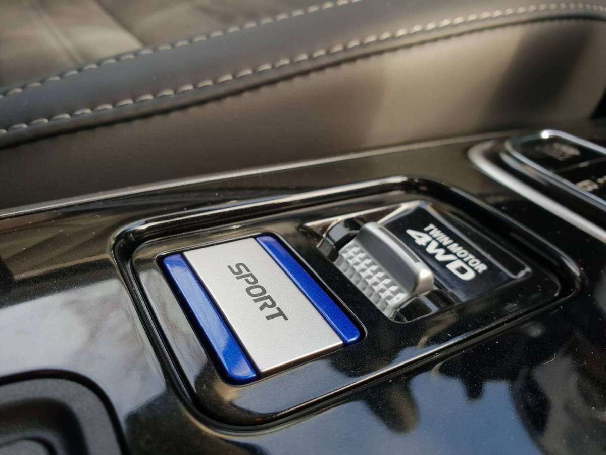 Mitsubishi Outlander PHEV 2019 tasto sport