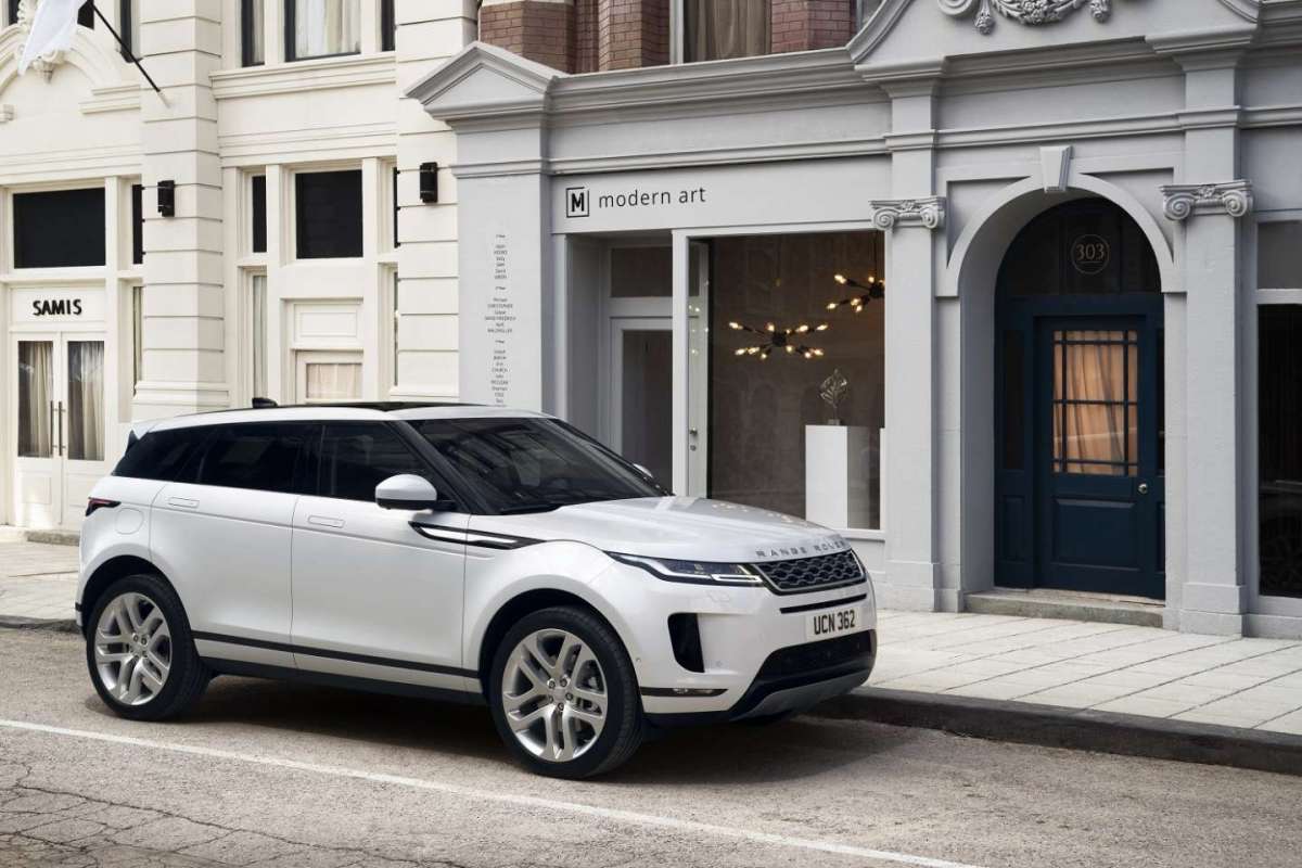 Nuovo Range Rover Evoque avanti