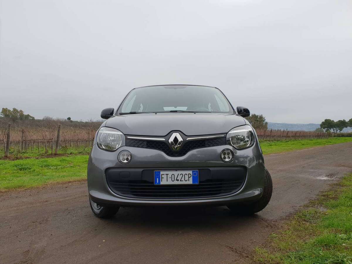 Renault Twingo Duel GPL anteriore con fari
