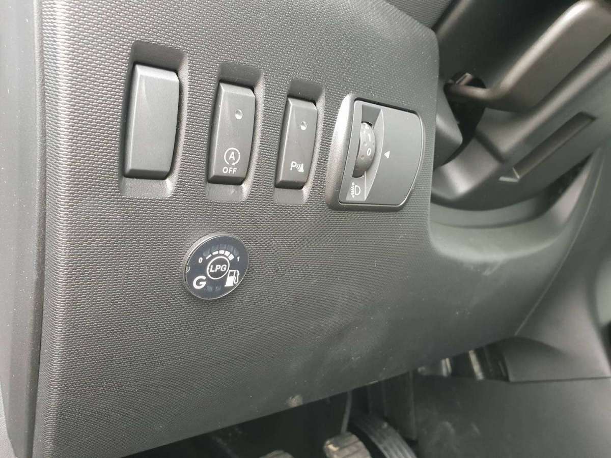 Renault Twingo Duel GPL commutatore