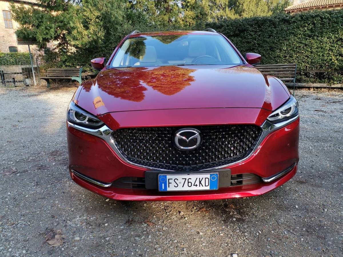 Mazda 6 Station Wagon calandra