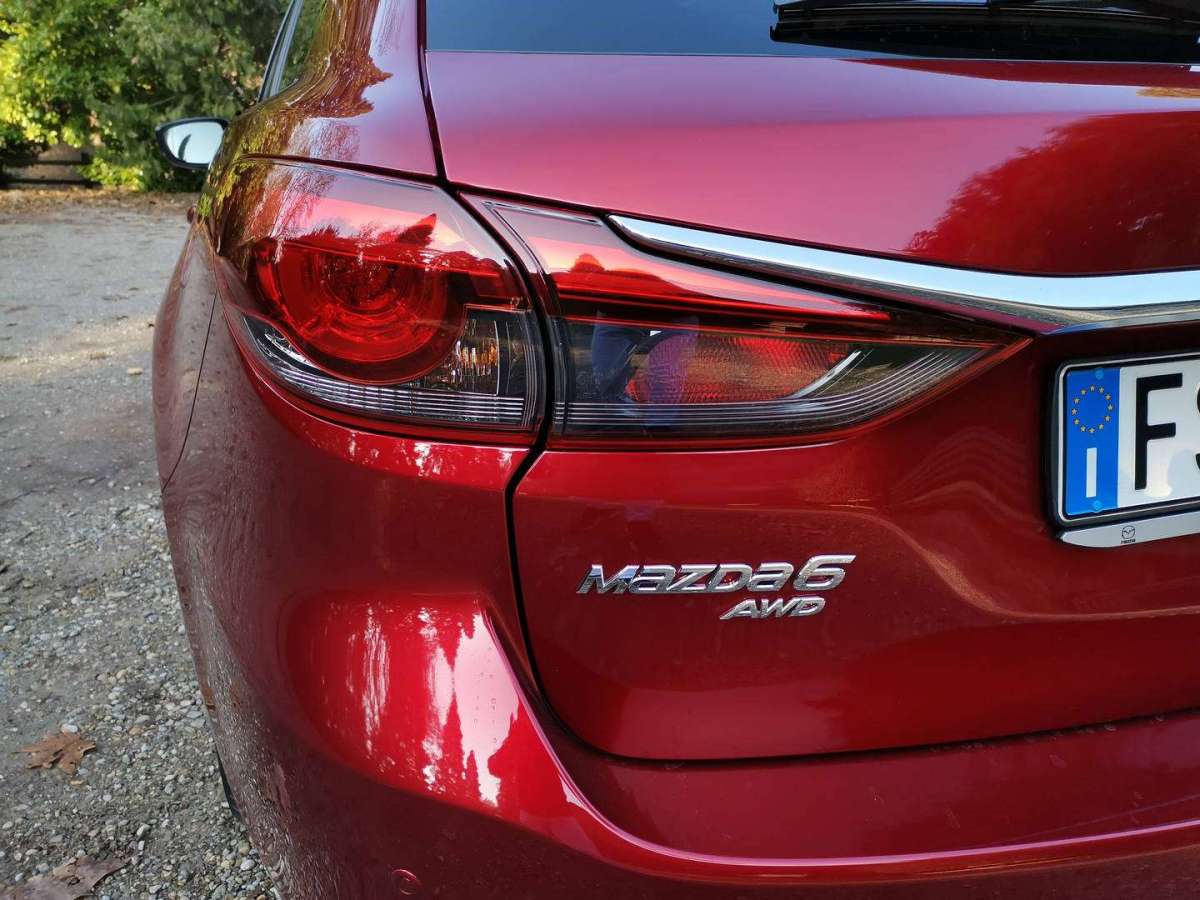 Mazda 6 Station Wagon faro