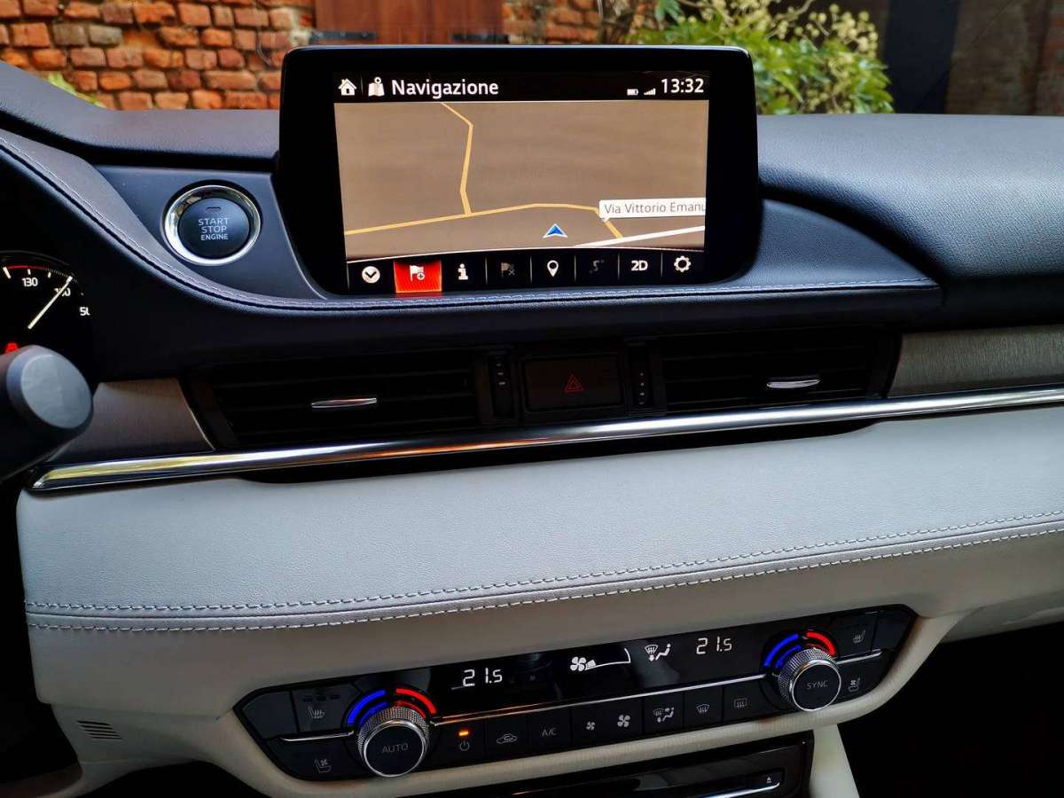 Mazda 6 Station Wagon infotainment