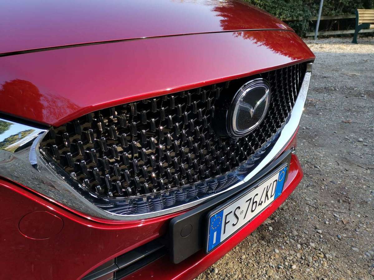 Mazda 6 Station Wagon nuova calandra