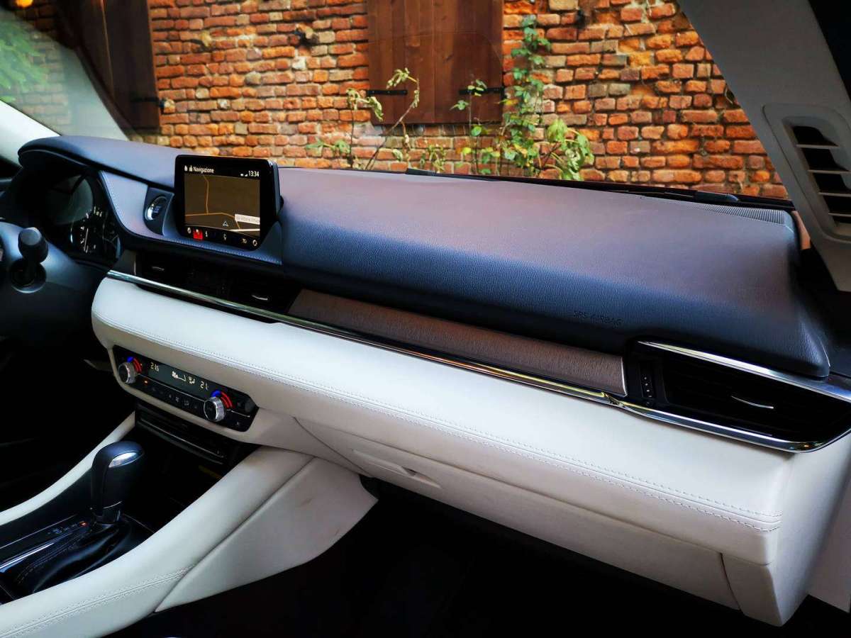 Mazda 6 Station Wagon nuova plancia