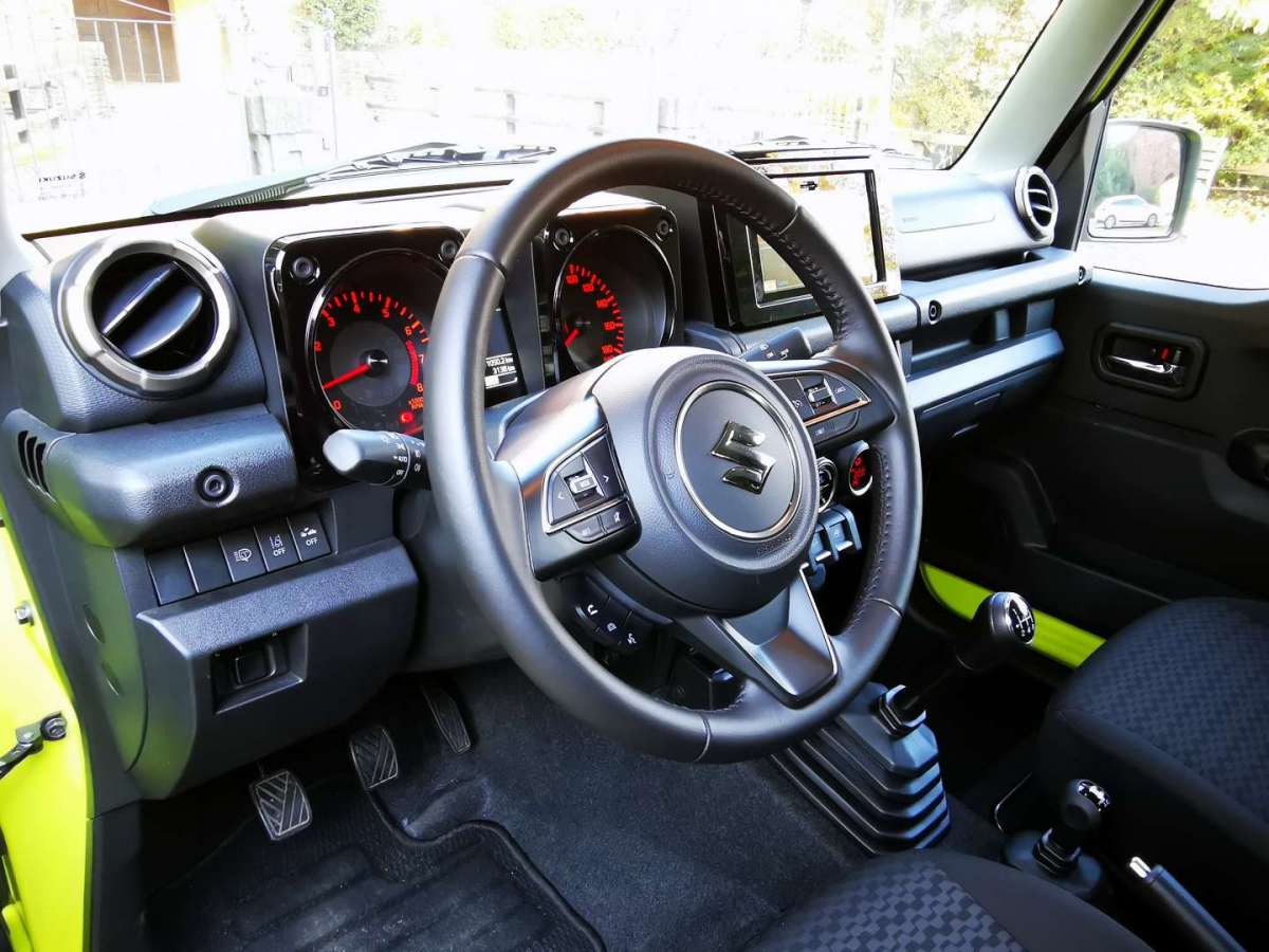 Suzuki Jimny 2019 interno