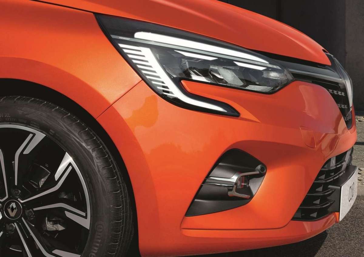 Nuova Renault Clio fari anteriori