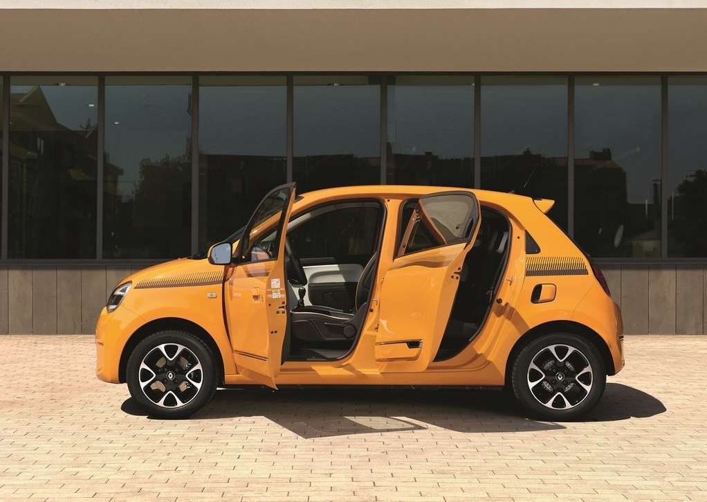 Renault Twingo 2019 con porte aperte