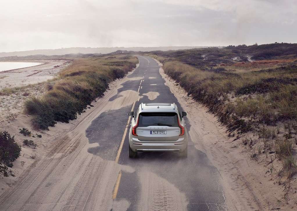 Volvo XC90 sulla sabbia