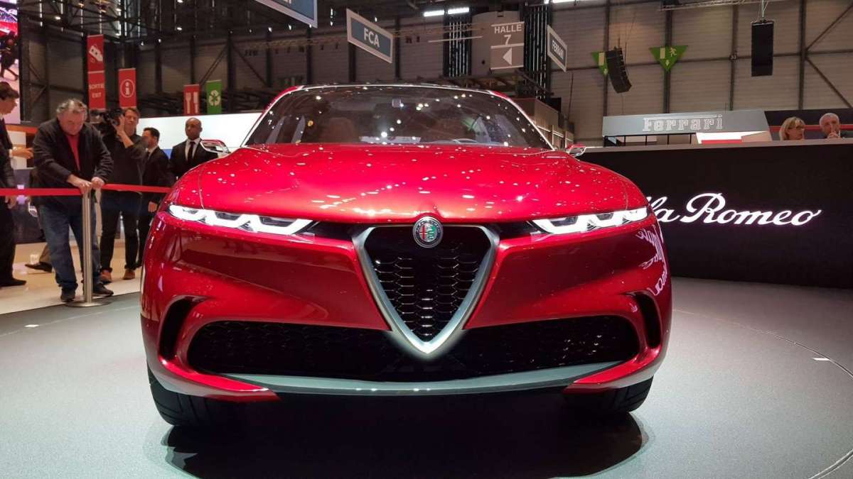 Alfa Romeo Tonale anteriore