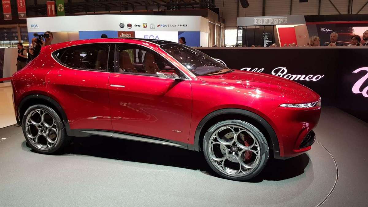 Alfa Romeo Tonale di lato