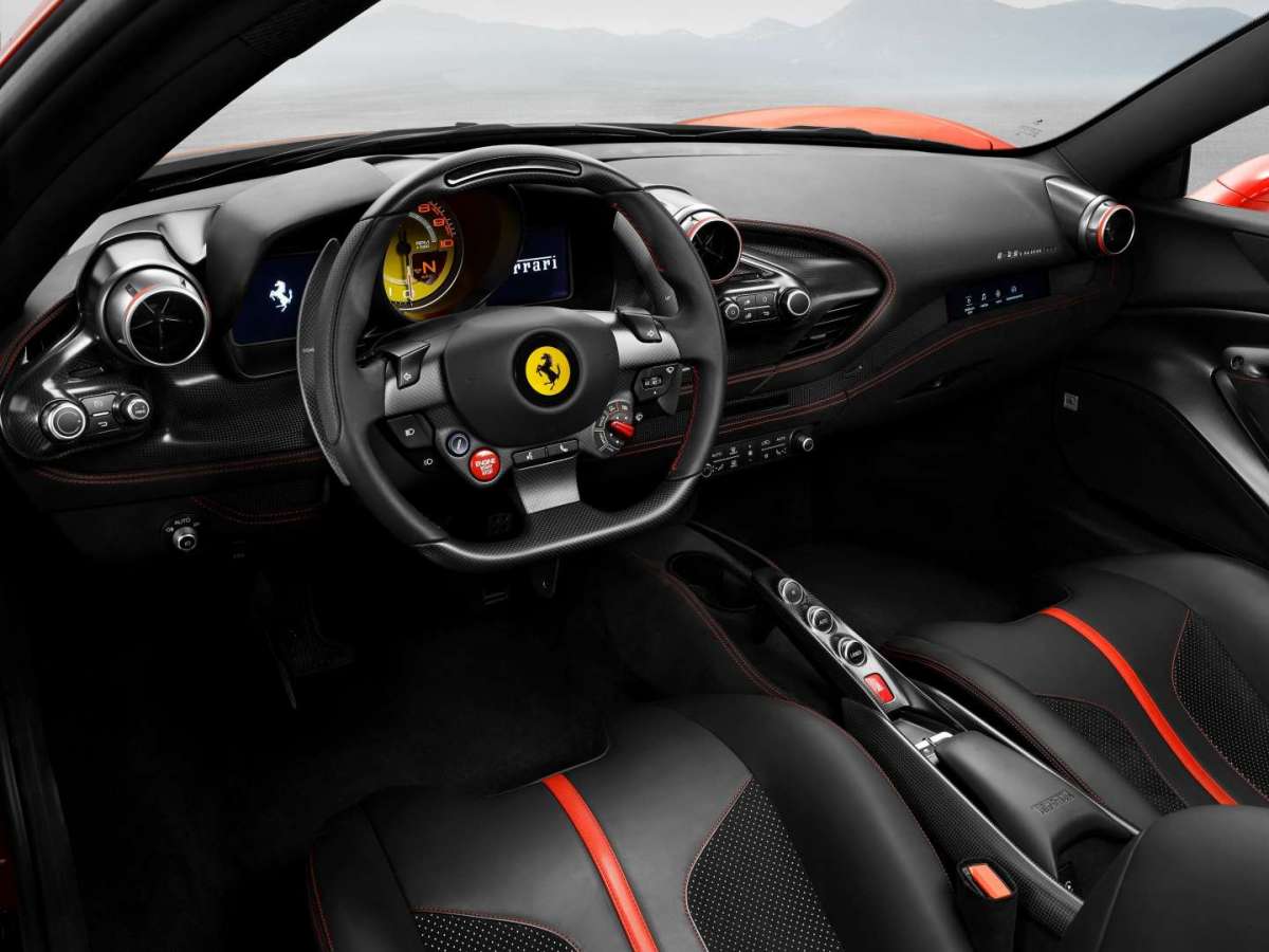 Ferrari F8 Tributo interni