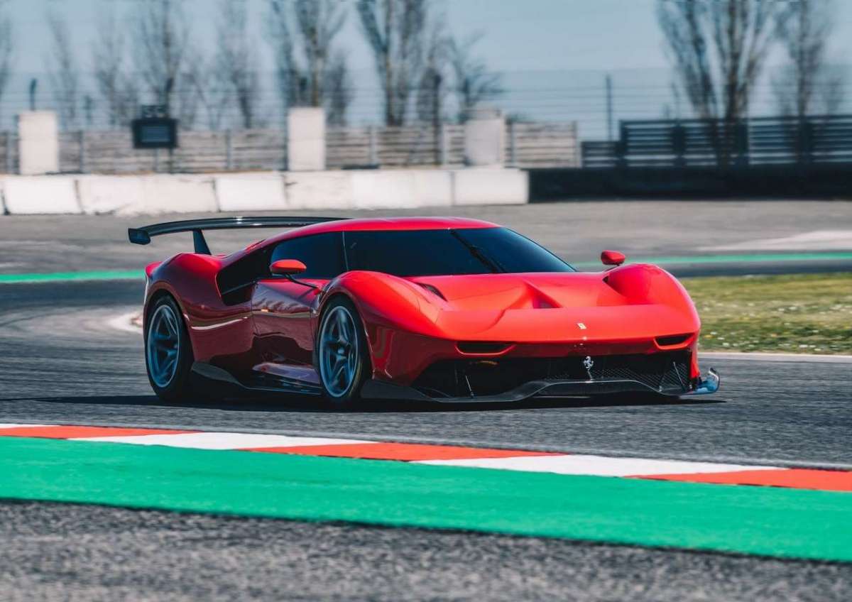 Ferrari P80C in pista