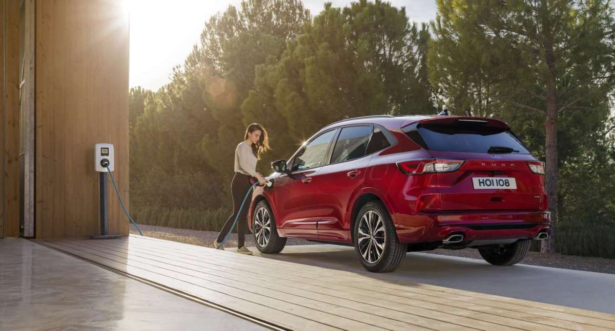Ford Kuga 2020 in ricarica