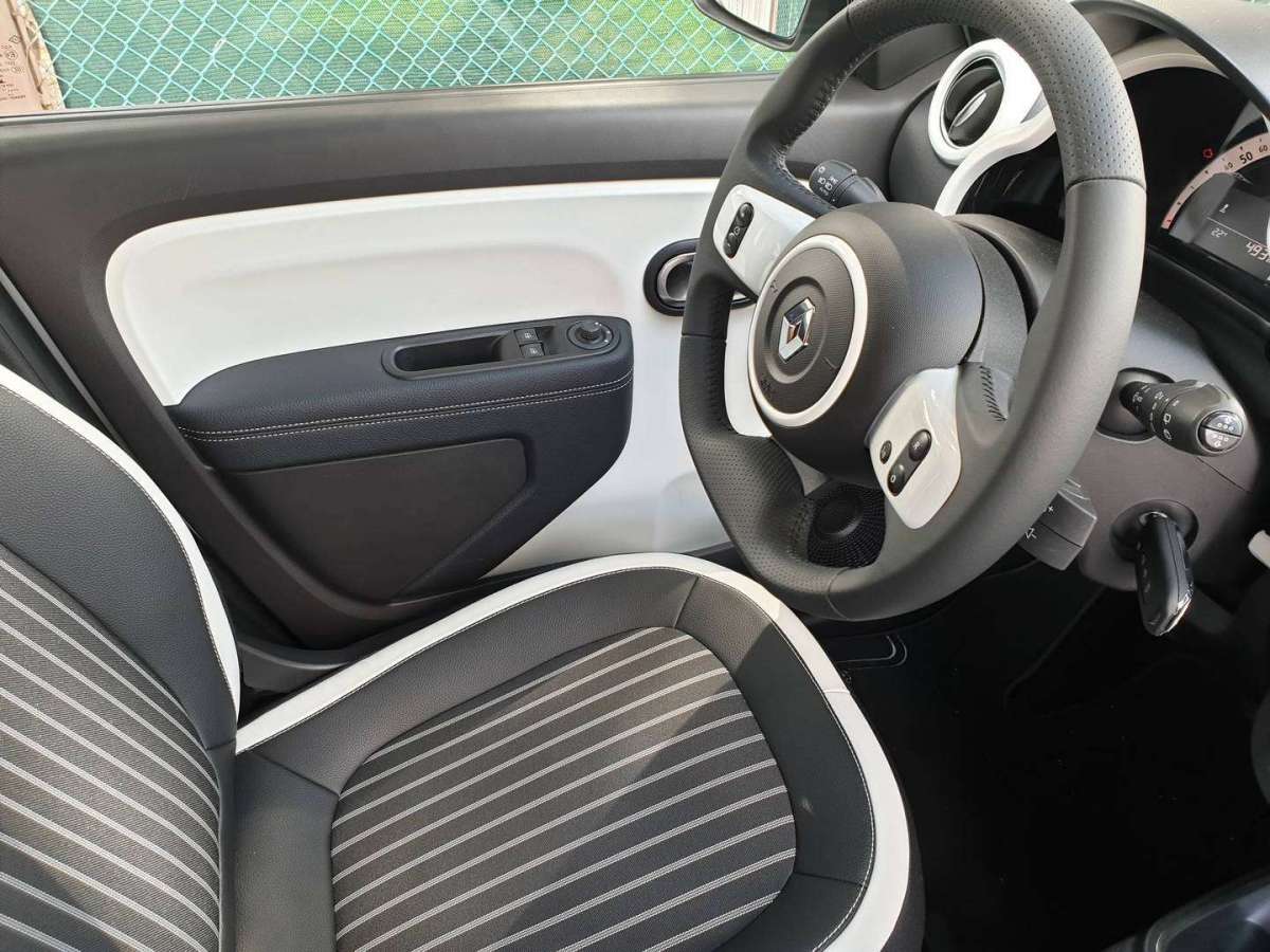 Renault Twingo posto di guida