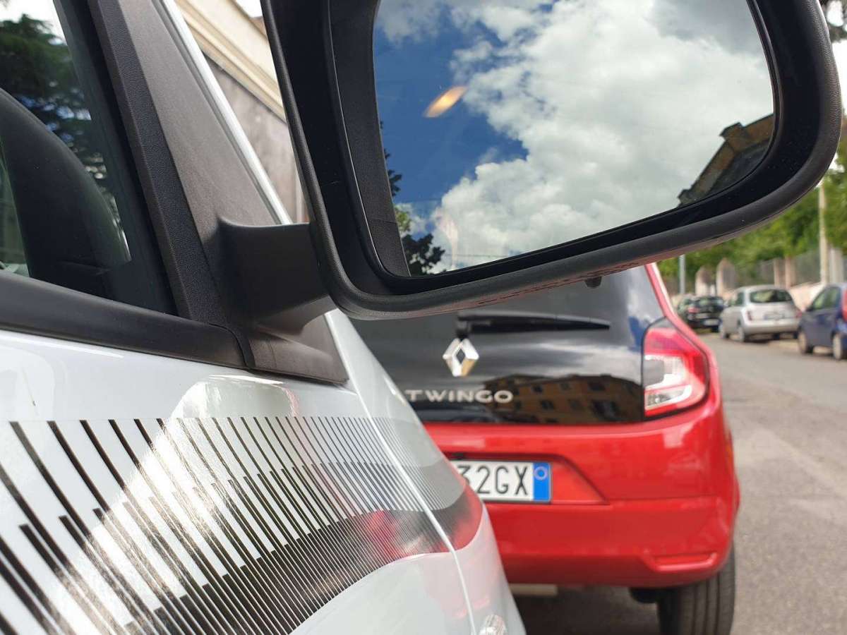Renault Twingo specchietto