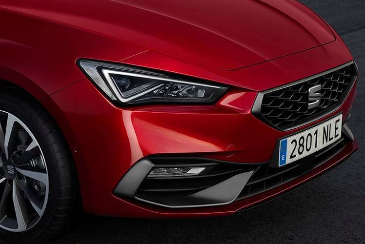 Il frontale della nuova Seat Leon
