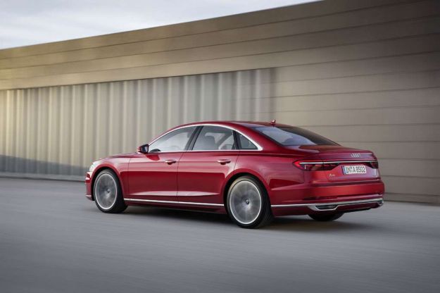 Nuova Audi A8 2018 e A8 L: motori, interni, dimensioni e prezzo in Italia [FOTO]
