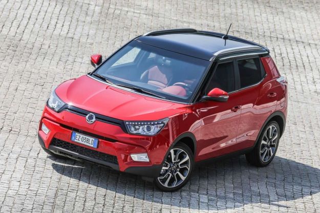 Ssangyong Tivoli 2017: prezzo, dimensioni, interni e bagagliaio [FOTO]