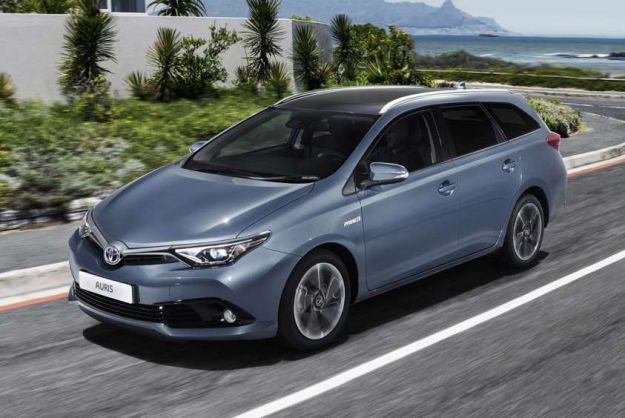 nuova toyota auris touring sports 2015