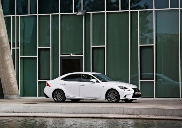 nuove auto ibride 2015 lexus is fiancata (1)