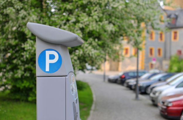 parchimetro niente bancomat sosta gratis strisce blu