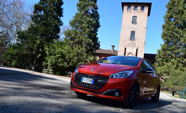 Peugeot 208 2016: prezzo, caratteristiche e prova su strada della 1,2 automatica [FOTO e VIDEO]