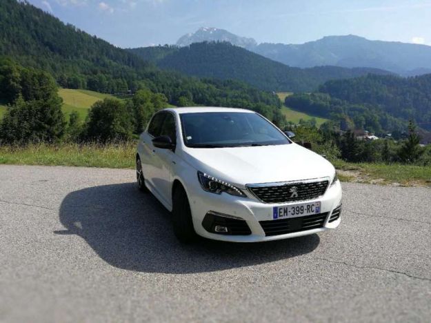 Nuova Peugeot 308 2017 restyling: prezzo, interni, uscita e prova su strada [FOTO]