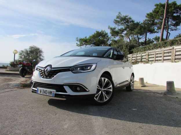 Nuova Renault Scénic 2017: prova su strada, prezzo e allestimenti [FOTO]