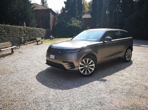 Range Rover Velar, prova su strada: prezzo, interni, dimensioni e motori