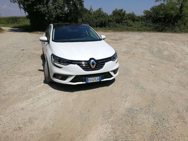 renault megane grand coupe 2017 prova su strada