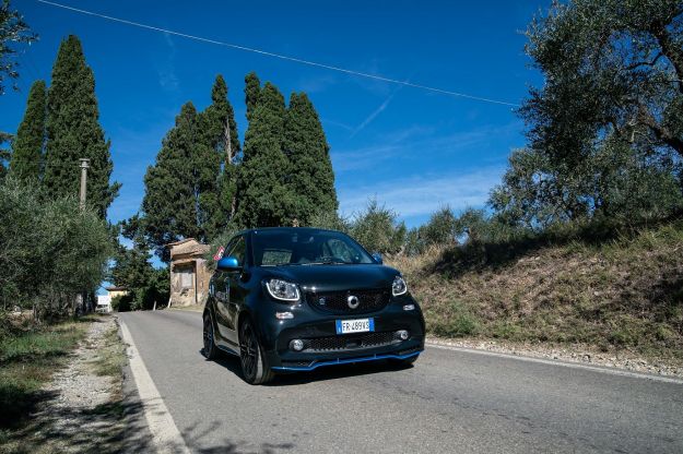 smart green power run: lungo la Toscana con la smart EQ fortwo elettrica