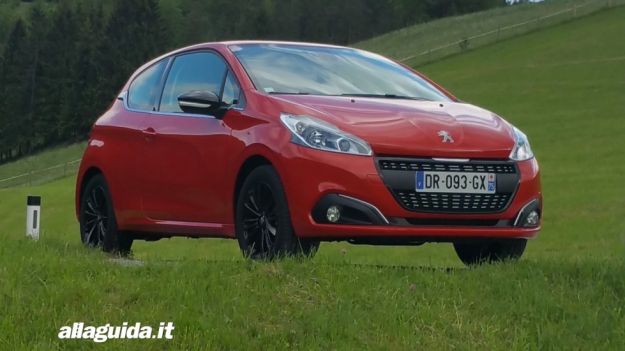 Nuova Peugeot 208 2017, prova su strada: prezzo, dimensioni e interni [FOTO E VIDEO]