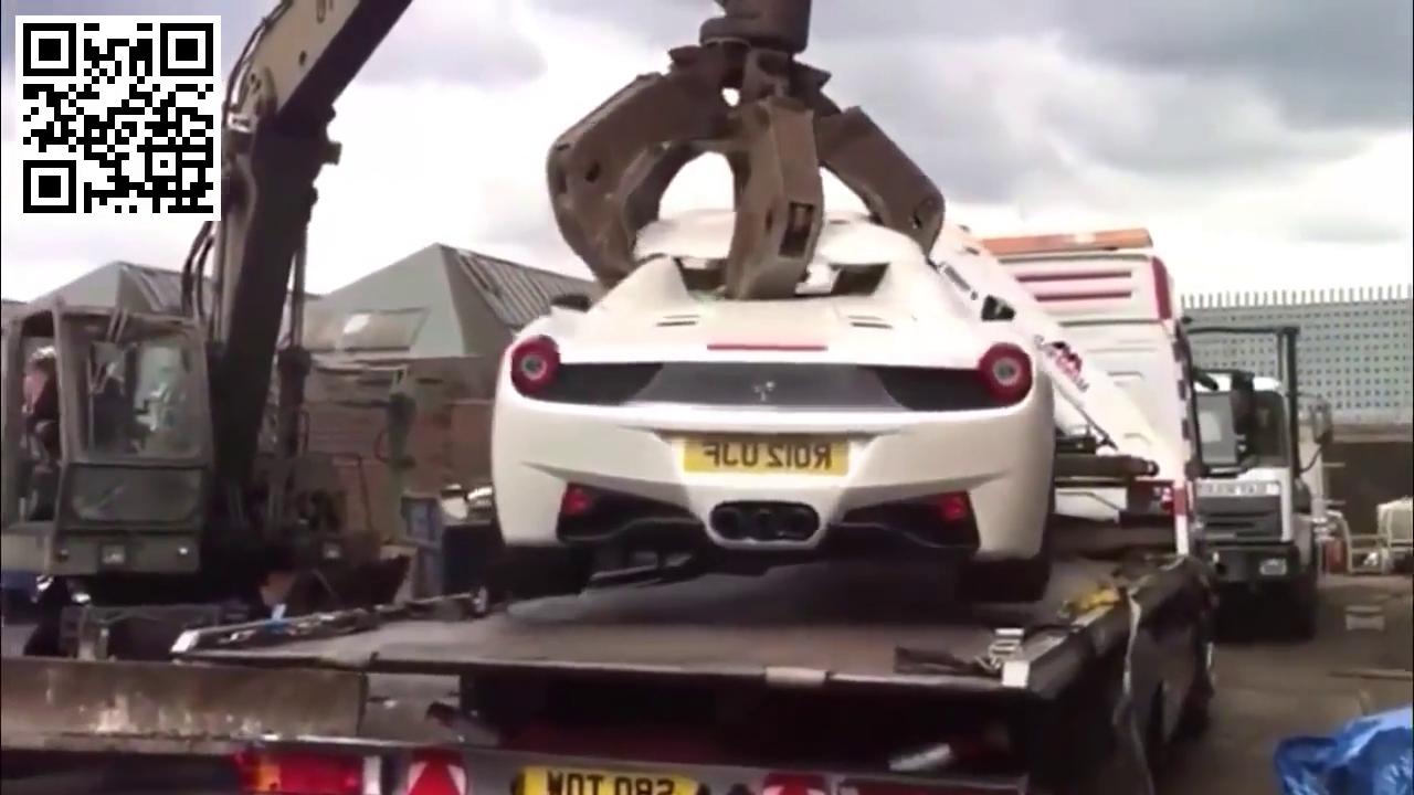 Ferrari 458 Spider da migliaia di euro distrutta in 1 secondo