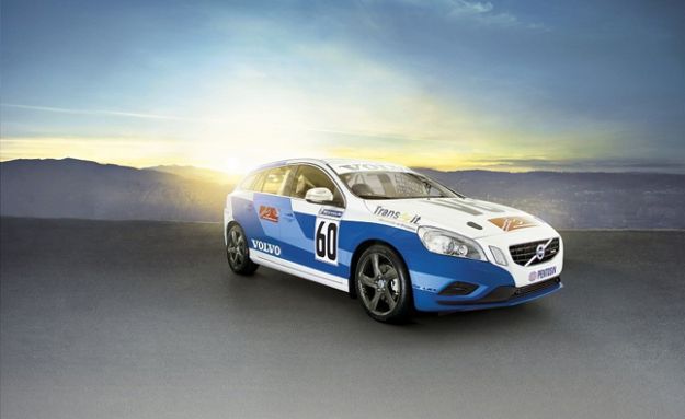 Volvo V60 Racing: torna la livrea bianco blu per il marchio svedese [FOTO]