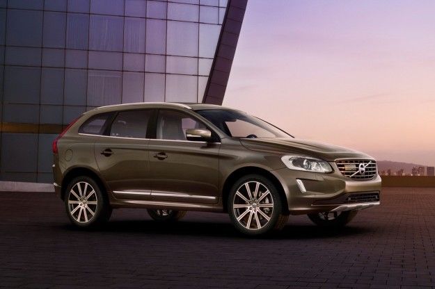 Volvo XC60: prezzo, motori e scheda tecnica del SUV svedese [FOTO e VIDEO]